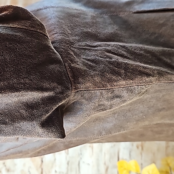 VINTAGE ARMANI COLLEZIONE BROWN DISTRESSED LEATHER ZIP-UP JACKET - Picture 9 of 16